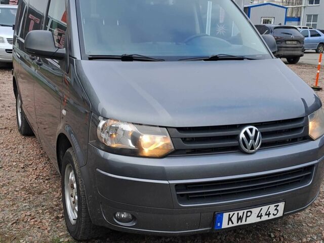 Серый Фольксваген Transporter, объемом двигателя 2 л и пробегом 297 тыс. км за 8877 $, фото 1 на Automoto.ua