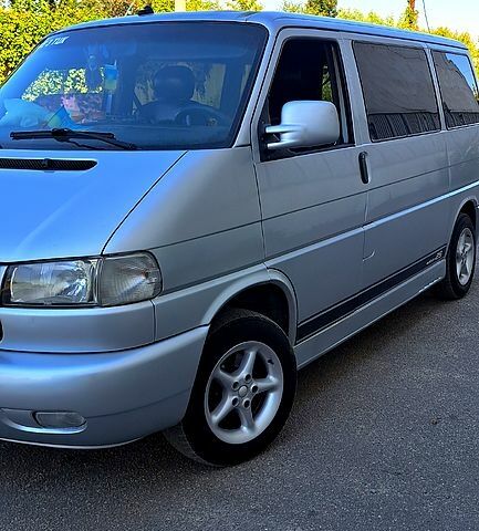 Серый Фольксваген Transporter, объемом двигателя 2.5 л и пробегом 368 тыс. км за 10400 $, фото 1 на Automoto.ua