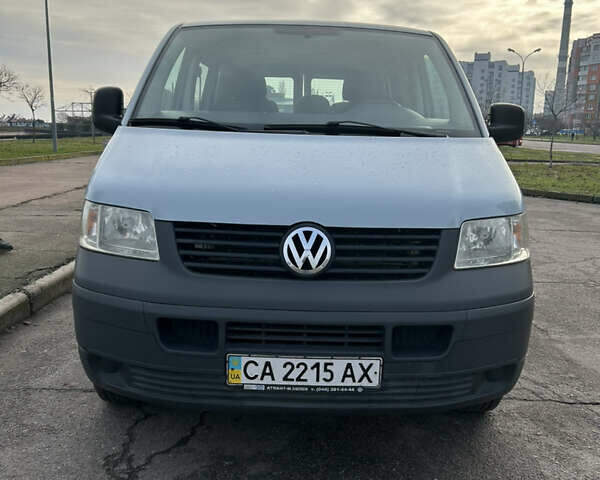 Серый Фольксваген Transporter, объемом двигателя 2.5 л и пробегом 305 тыс. км за 9800 $, фото 1 на Automoto.ua