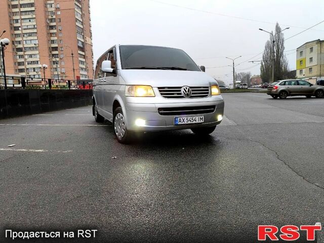Серый Фольксваген Transporter, объемом двигателя 2.5 л и пробегом 320 тыс. км за 11500 $, фото 1 на Automoto.ua
