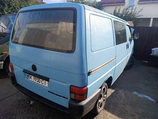 Синий Фольксваген Transporter, объемом двигателя 1.9 л и пробегом 300 тыс. км за 4500 $, фото 1 на Automoto.ua