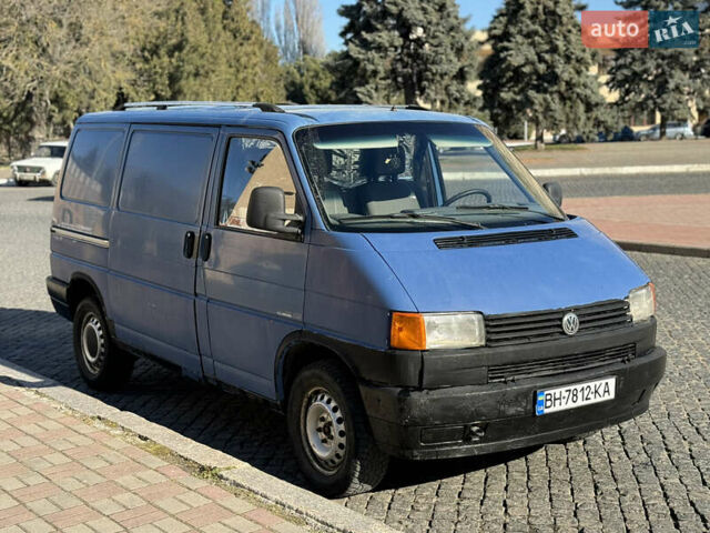 Синий Фольксваген Transporter, объемом двигателя 2.4 л и пробегом 300 тыс. км за 3000 $, фото 1 на Automoto.ua