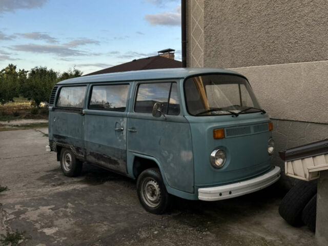 Синий Фольксваген Transporter, объемом двигателя 1.6 л и пробегом 300 тыс. км за 5500 $, фото 1 на Automoto.ua