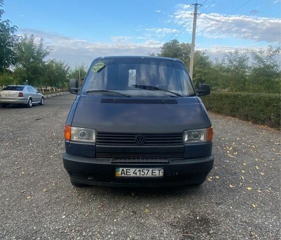 Синий Фольксваген Transporter, объемом двигателя 1.9 л и пробегом 400 тыс. км за 3500 $, фото 1 на Automoto.ua