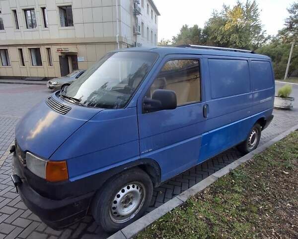 Синий Фольксваген Transporter, объемом двигателя 2.4 л и пробегом 395 тыс. км за 4000 $, фото 1 на Automoto.ua