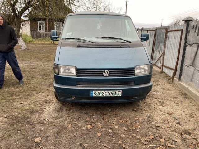 Синий Фольксваген Transporter, объемом двигателя 2.4 л и пробегом 400 тыс. км за 3500 $, фото 1 на Automoto.ua