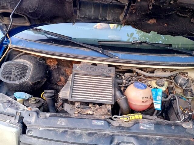 Синий Фольксваген Transporter, объемом двигателя 2.5 л и пробегом 500 тыс. км за 4800 $, фото 1 на Automoto.ua