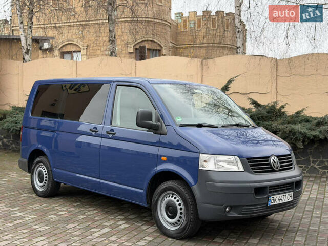 Синий Фольксваген Transporter, объемом двигателя 1.9 л и пробегом 400 тыс. км за 8800 $, фото 1 на Automoto.ua