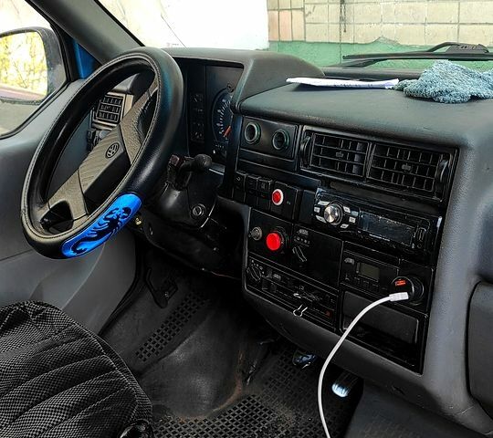 Синий Фольксваген Transporter, объемом двигателя 2.5 л и пробегом 600 тыс. км за 4500 $, фото 1 на Automoto.ua
