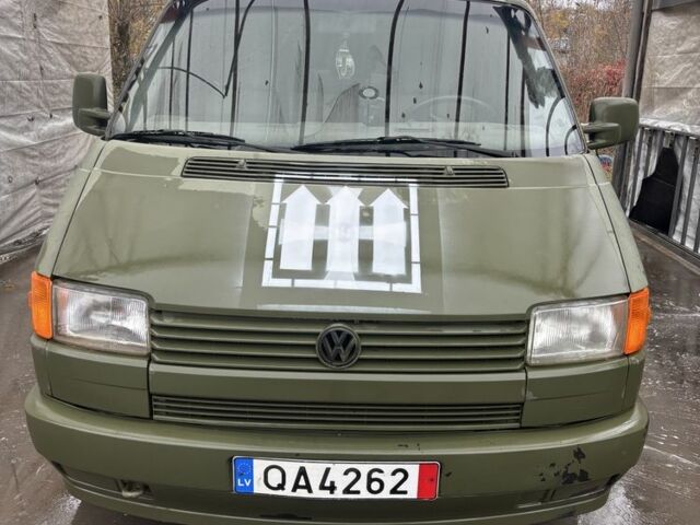 Зеленый Фольксваген Transporter, объемом двигателя 2.4 л и пробегом 317 тыс. км за 2621 $, фото 1 на Automoto.ua