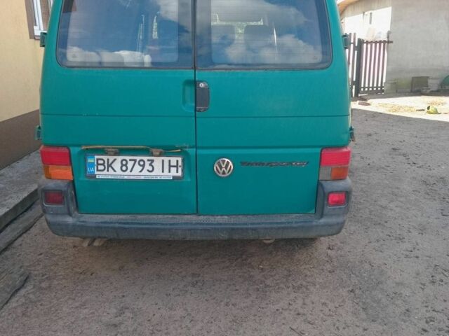 Зеленый Фольксваген Transporter, объемом двигателя 1.9 л и пробегом 400 тыс. км за 2500 $, фото 1 на Automoto.ua
