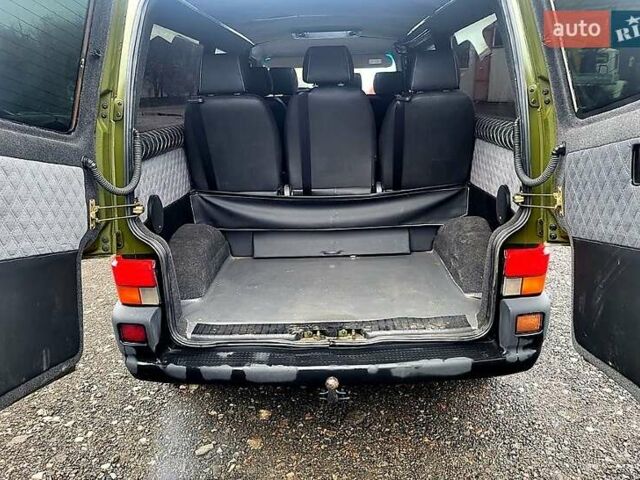 Зелений Фольксваген Transporter, об'ємом двигуна 2.5 л та пробігом 300 тис. км за 6900 $, фото 1 на Automoto.ua
