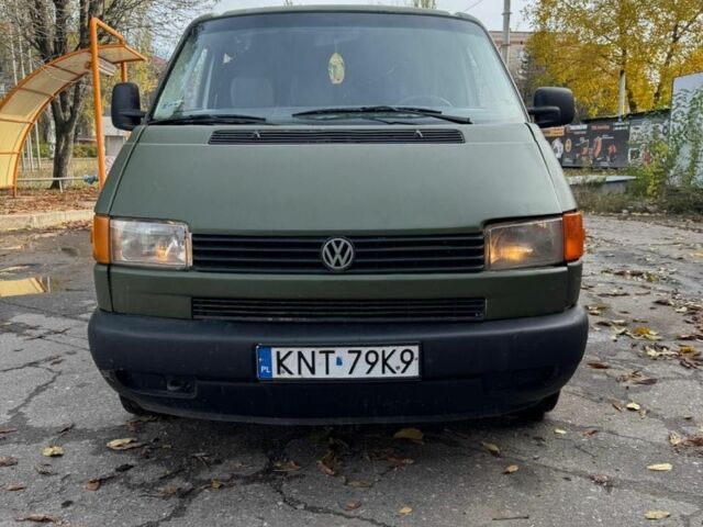 Зелений Фольксваген Transporter, об'ємом двигуна 2.5 л та пробігом 400 тис. км за 2000 $, фото 1 на Automoto.ua