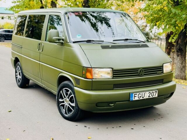 Зелений Фольксваген Transporter, об'ємом двигуна 2 л та пробігом 470 тис. км за 3669 $, фото 1 на Automoto.ua