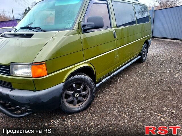 Зеленый Фольксваген Transporter, объемом двигателя 2.5 л и пробегом 300 тыс. км за 6900 $, фото 1 на Automoto.ua