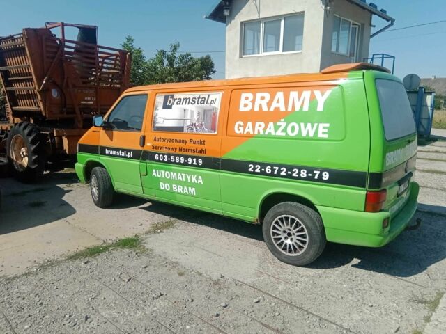 Помаранчевий Фольксваген Transporter, об'ємом двигуна 2.5 л та пробігом 424 тис. км за 5200 $, фото 1 на Automoto.ua