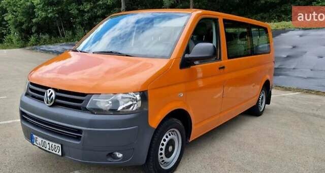 Оранжевый Фольксваген Transporter, объемом двигателя 2 л и пробегом 272 тыс. км за 9000 $, фото 1 на Automoto.ua