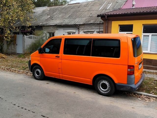 Помаранчевий Фольксваген Transporter, об'ємом двигуна 2.5 л та пробігом 330 тис. км за 9000 $, фото 1 на Automoto.ua