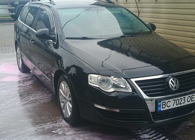 Черный Фольксваген Variant, объемом двигателя 2 л и пробегом 300 тыс. км за 6100 $, фото 1 на Automoto.ua
