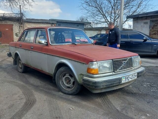 Червоний Вольво 240, об'ємом двигуна 0 л та пробігом 300 тис. км за 745 $, фото 1 на Automoto.ua