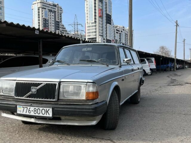 Серый Вольво 240, объемом двигателя 2.4 л и пробегом 300 тыс. км за 1232 $, фото 1 на Automoto.ua
