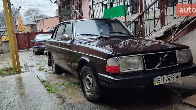 Коричневий Вольво 244, об'ємом двигуна 2.1 л та пробігом 222 тис. км за 1500 $, фото 1 на Automoto.ua