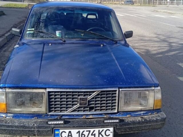 Синий Вольво 244, объемом двигателя 2.4 л и пробегом 350 тыс. км за 1300 $, фото 1 на Automoto.ua
