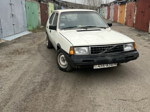 Білий Вольво 340, об'ємом двигуна 1.4 л та пробігом 163 тис. км за 565 $, фото 1 на Automoto.ua