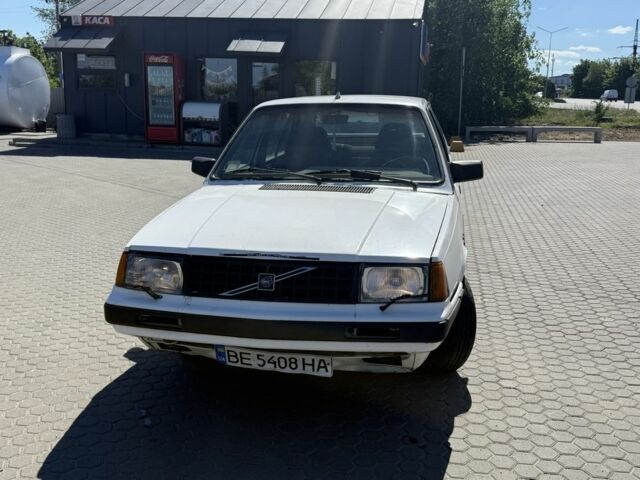 Белый Вольво 340, объемом двигателя 2 л и пробегом 230 тыс. км за 450 $, фото 1 на Automoto.ua