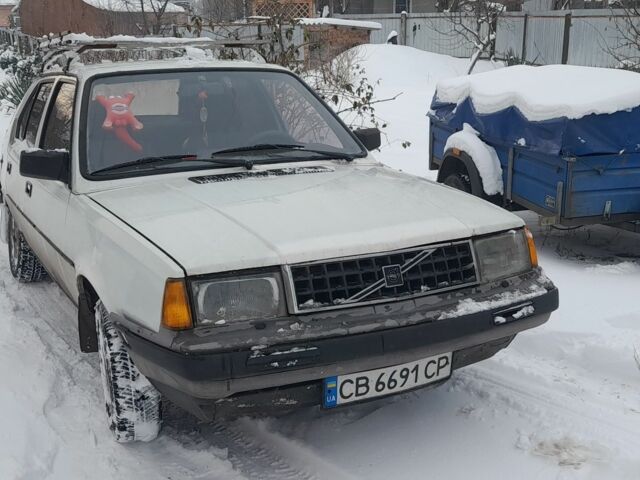 Белый Вольво 340, объемом двигателя 1.4 л и пробегом 340 тыс. км за 400 $, фото 1 на Automoto.ua