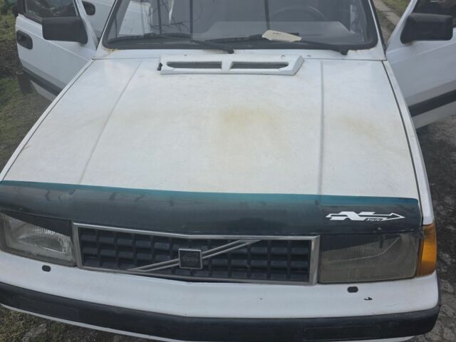 Білий Вольво 340, об'ємом двигуна 2 л та пробігом 200 тис. км за 500 $, фото 1 на Automoto.ua