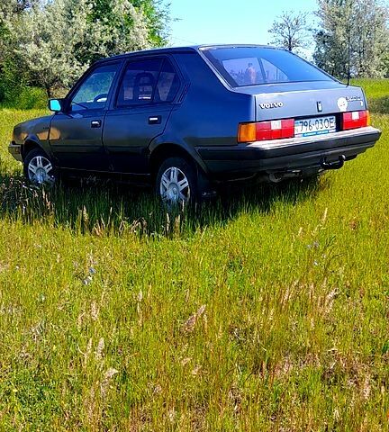 Вольво 340, объемом двигателя 1.7 л и пробегом 350 тыс. км за 900 $, фото 1 на Automoto.ua