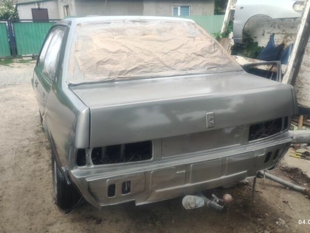 Серый Вольво 340, объемом двигателя 1.6 л и пробегом 250 тыс. км за 565 $, фото 1 на Automoto.ua