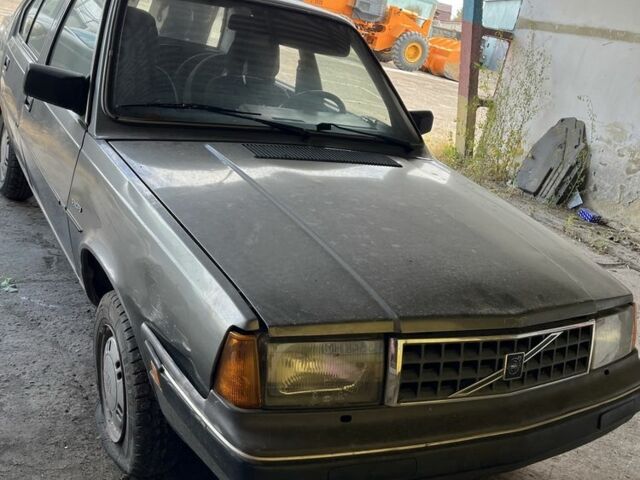 Сірий Вольво 340, об'ємом двигуна 1.6 л та пробігом 300 тис. км за 601 $, фото 1 на Automoto.ua