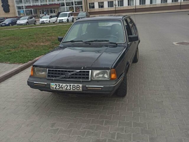 Синий Вольво 340, объемом двигателя 1.7 л и пробегом 188 тыс. км за 900 $, фото 1 на Automoto.ua