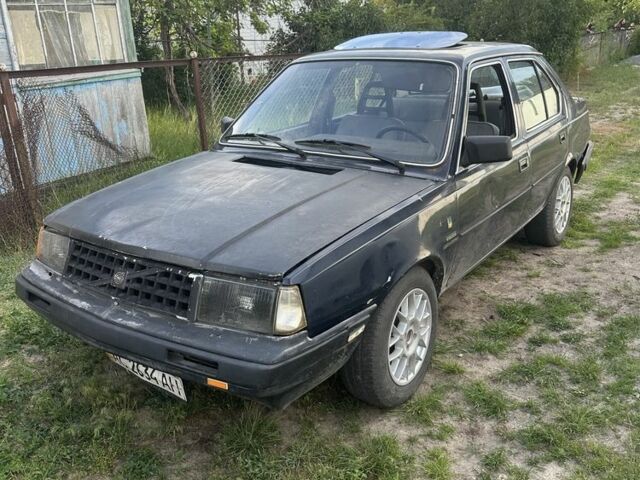 Синий Вольво 340, объемом двигателя 1.7 л и пробегом 111 тыс. км за 559 $, фото 1 на Automoto.ua