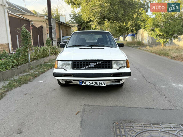 Белый Вольво 360, объемом двигателя 2 л и пробегом 280 тыс. км за 700 $, фото 1 на Automoto.ua