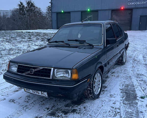 Сірий Вольво 360, об'ємом двигуна 2 л та пробігом 200 тис. км за 1354 $, фото 1 на Automoto.ua