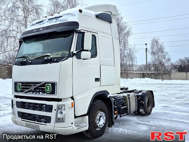 Белый Вольво 420, объемом двигателя 12 л и пробегом 190 тыс. км за 7000 $, фото 1 на Automoto.ua