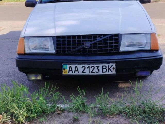Белый Вольво 440, объемом двигателя 1.8 л и пробегом 281 тыс. км за 1400 $, фото 1 на Automoto.ua