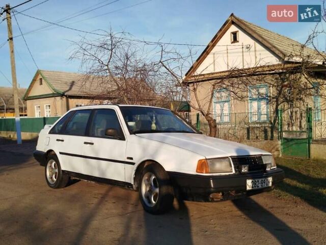 Белый Вольво 440, объемом двигателя 1.8 л и пробегом 302 тыс. км за 945 $, фото 1 на Automoto.ua