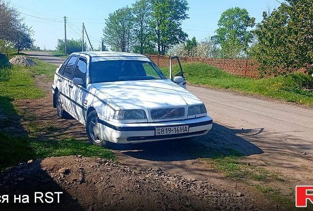 Белый Вольво 440, объемом двигателя 1.8 л и пробегом 147 тыс. км за 1300 $, фото 1 на Automoto.ua