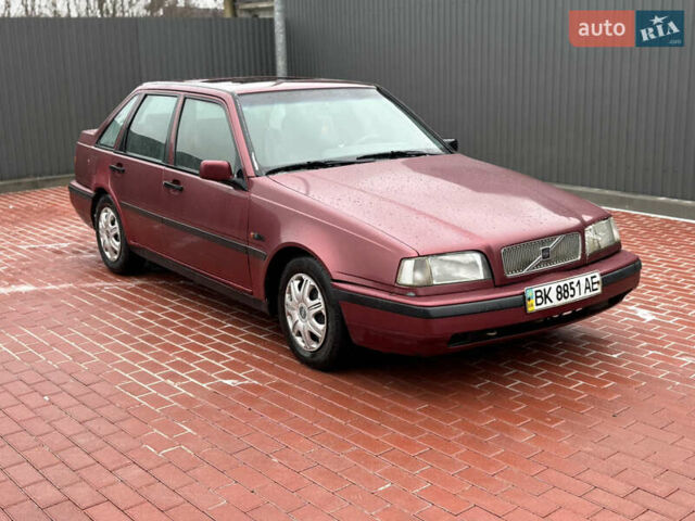 Красный Вольво 440, объемом двигателя 1.8 л и пробегом 329 тыс. км за 1100 $, фото 1 на Automoto.ua