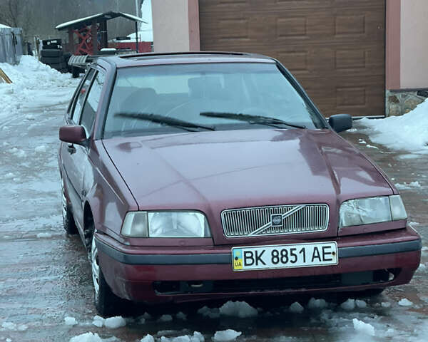 Червоний Вольво 440, об'ємом двигуна 1.8 л та пробігом 328 тис. км за 1100 $, фото 1 на Automoto.ua