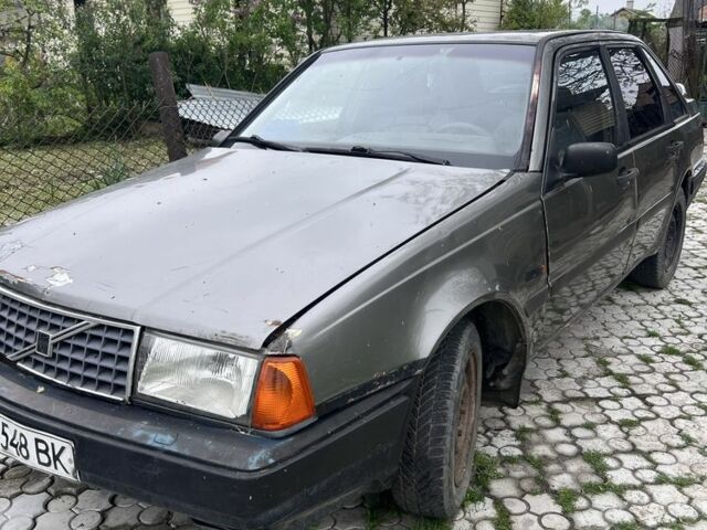 Серый Вольво 440, объемом двигателя 1.7 л и пробегом 180 тыс. км за 800 $, фото 1 на Automoto.ua