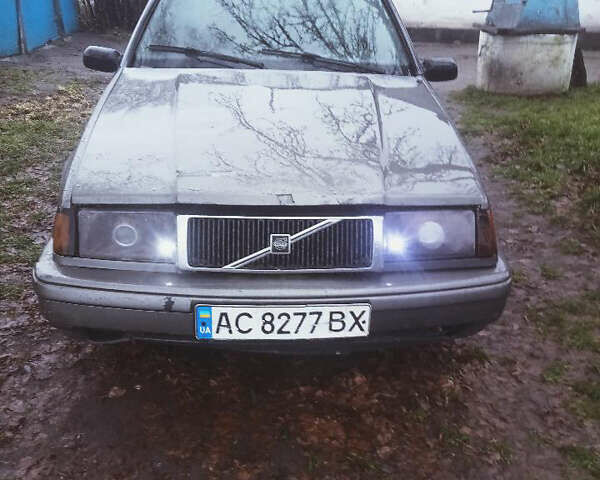 Серый Вольво 440, объемом двигателя 1.8 л и пробегом 150 тыс. км за 900 $, фото 1 на Automoto.ua
