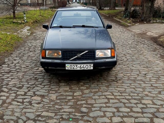 Серый Вольво 440, объемом двигателя 1.8 л и пробегом 225 тыс. км за 700 $, фото 1 на Automoto.ua