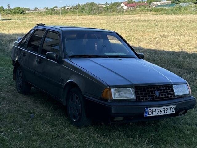 Серый Вольво 440, объемом двигателя 1.7 л и пробегом 260 тыс. км за 998 $, фото 1 на Automoto.ua