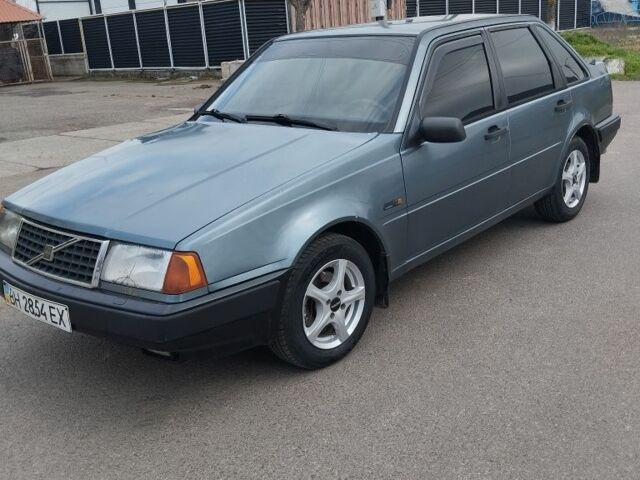 Синий Вольво 440, объемом двигателя 1.7 л и пробегом 310 тыс. км за 1300 $, фото 1 на Automoto.ua