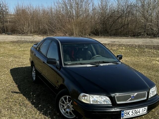 Чорний Вольво 460, об'ємом двигуна 2 л та пробігом 482 тис. км за 3100 $, фото 1 на Automoto.ua